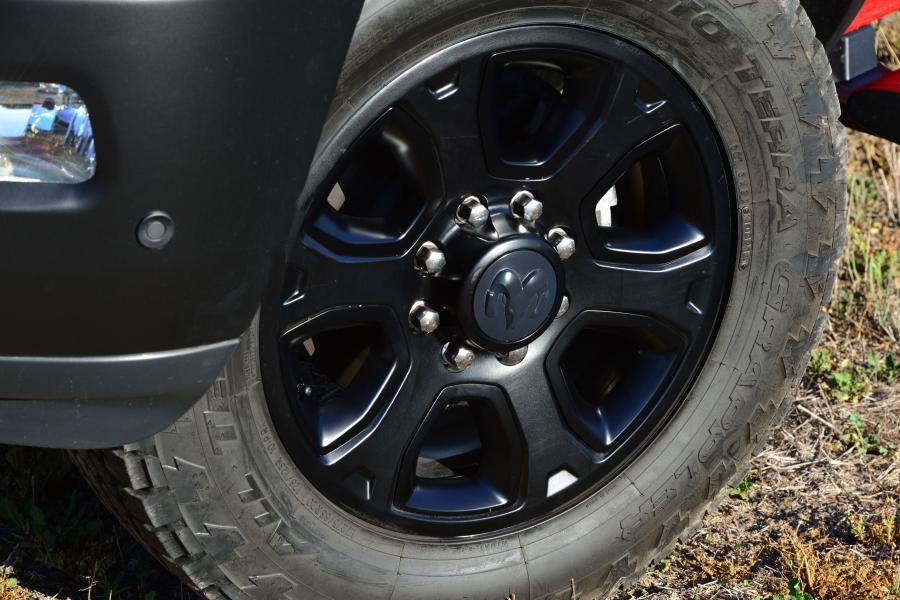 Колеса Dodge Ram 2500 Laramie Crew Cab Redback 2017 года  (AU) (фото 7 из 13)